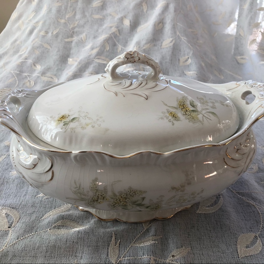 Elegant SOUP TUREEN Gold Gilded “La Belle” Wheeling Pottery Company